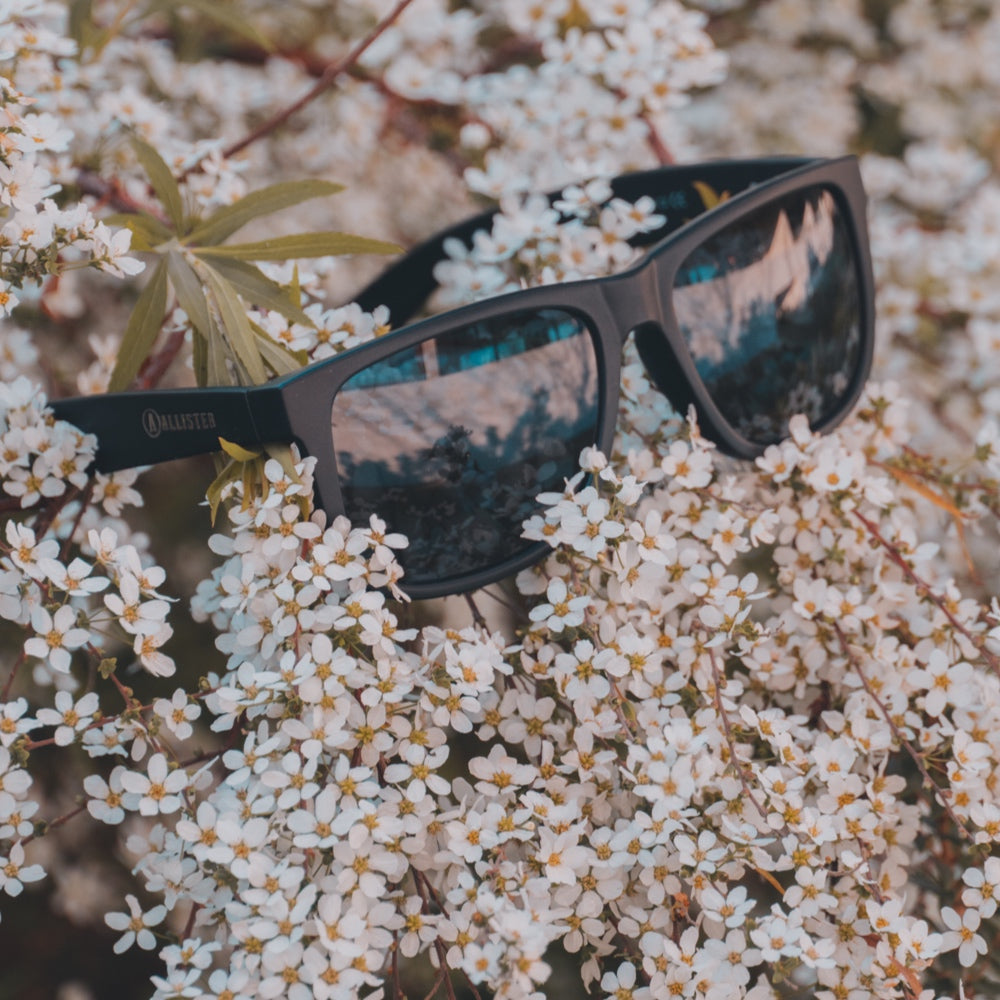 ANTEOJO DE SOL,ALIEN-Negro con Lentes Azules Espejados, Polarizados, UV.